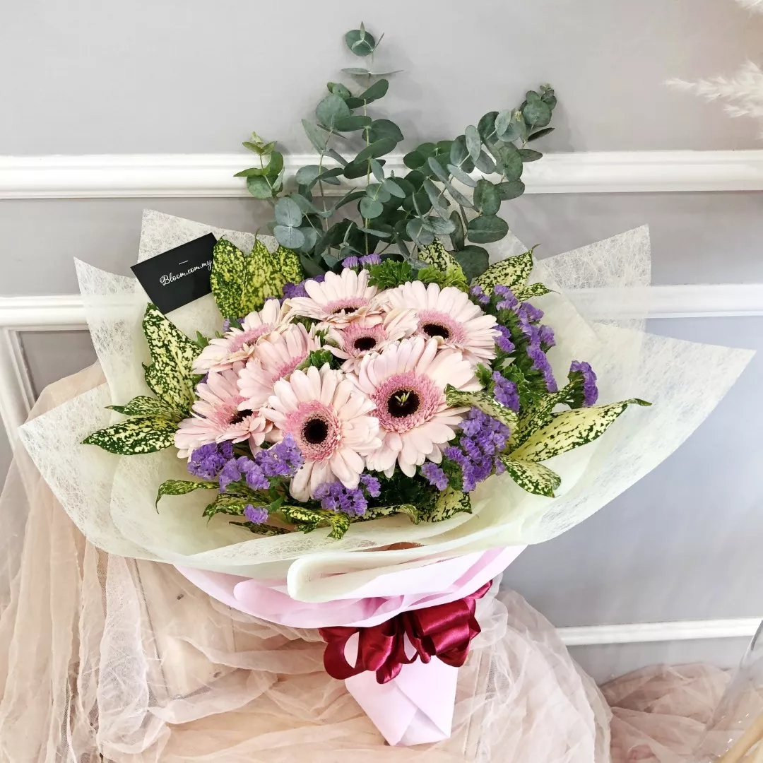 Gerbera Hand Bouquet 07