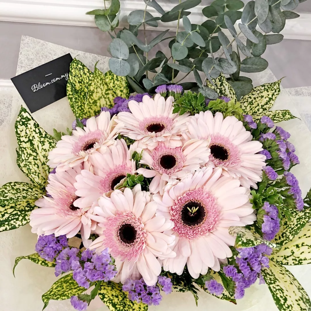 Gerbera Hand Bouquet 07