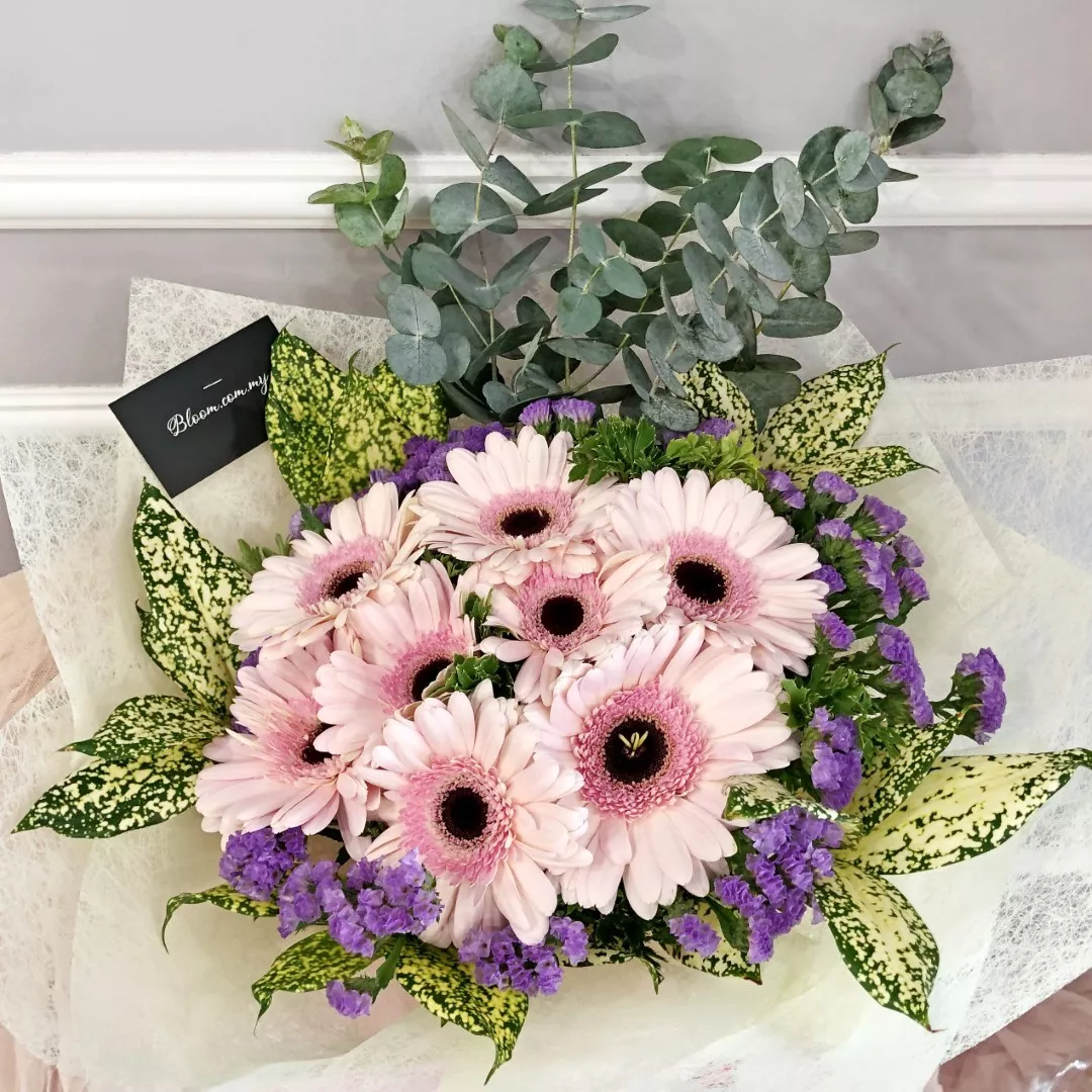 Gerbera Hand Bouquet 07