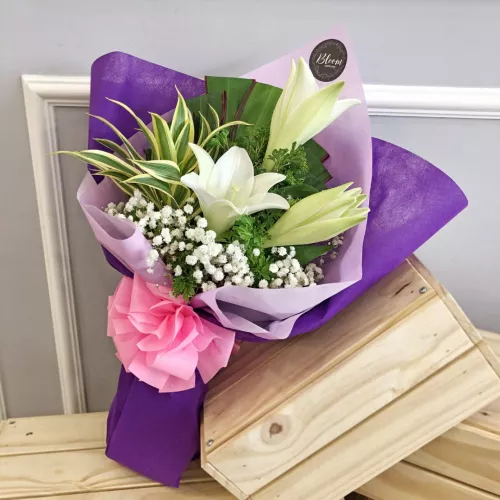 Lily Hand Bouquet 01