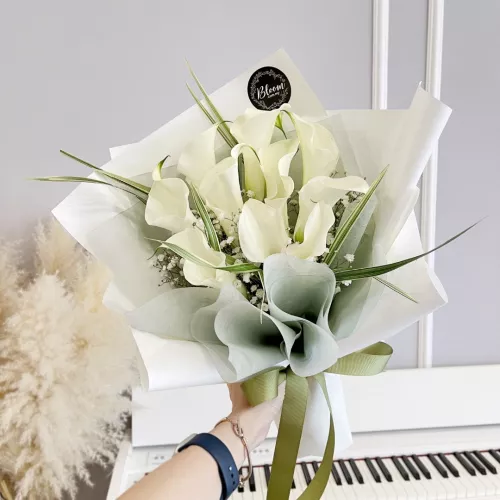 Lily Hand Bouquet 03