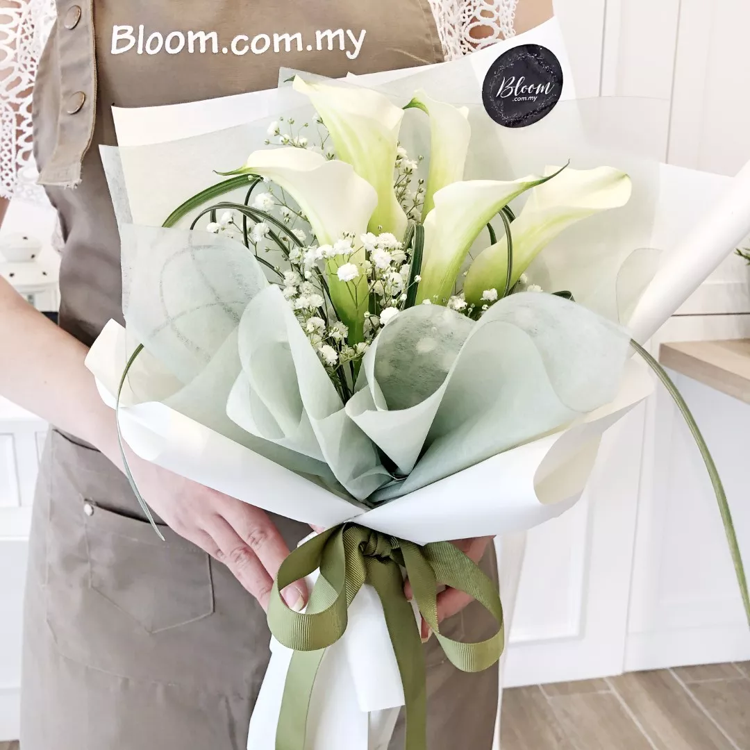 Lily Hand Bouquet 03