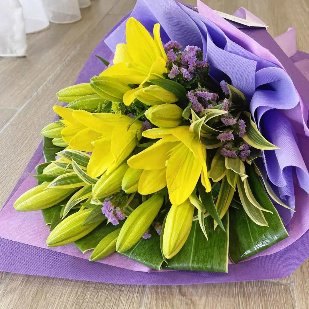 Lily Hand Bouquet 04