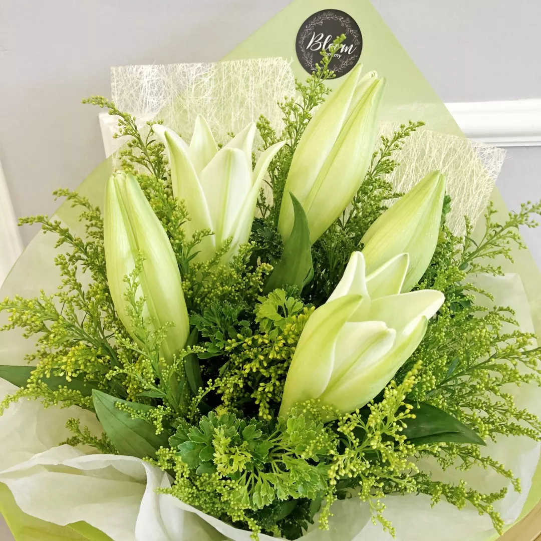 Lily Hand Bouquet 07