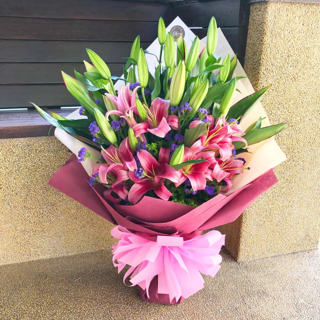 Lily Hand Bouquet 08