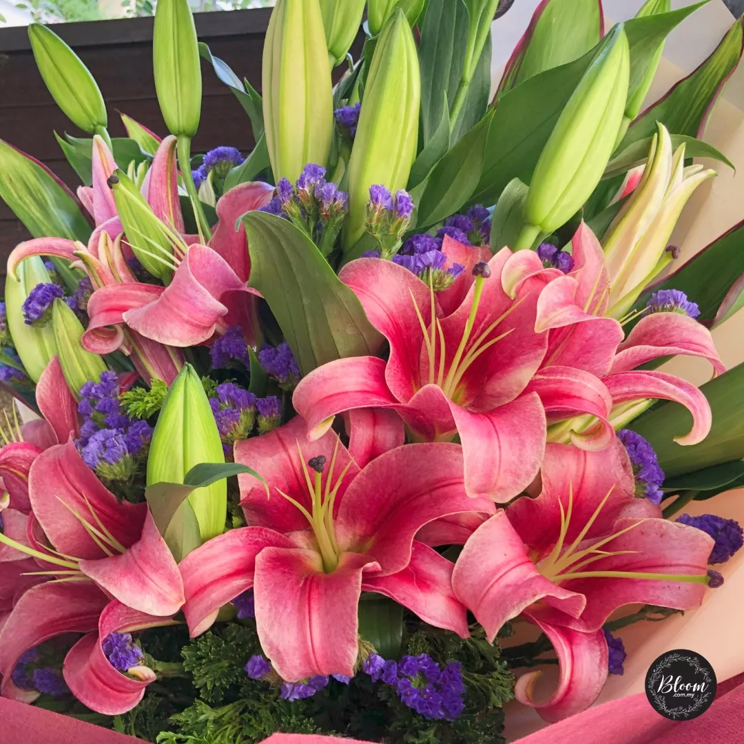 Lily Hand Bouquet 08