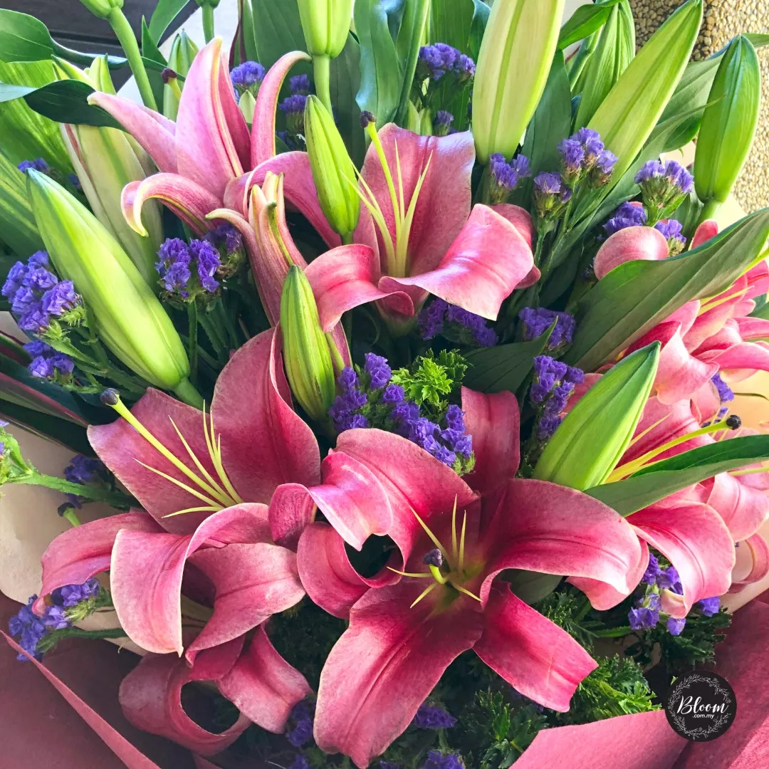 Lily Hand Bouquet 08