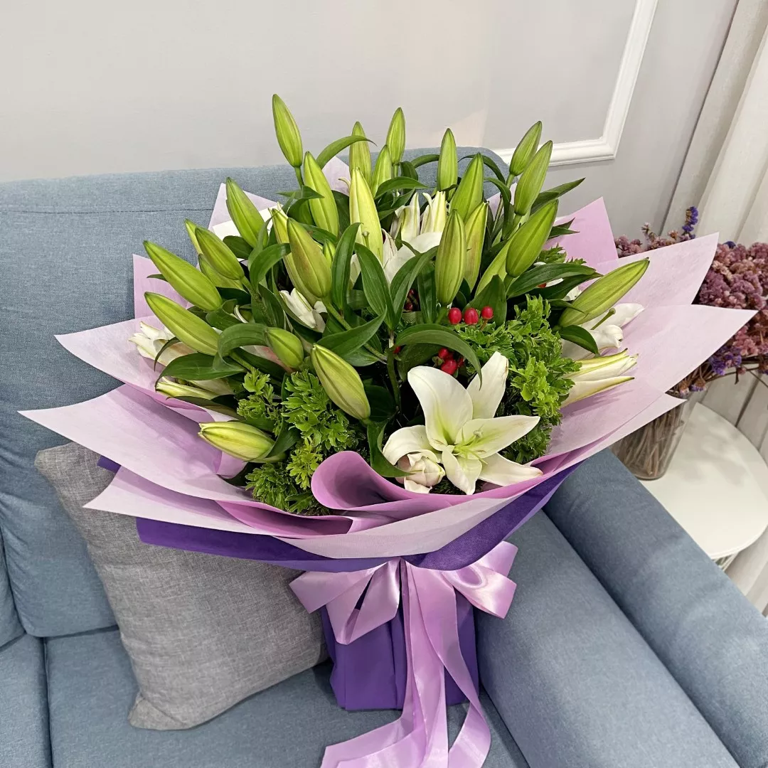 Lily Hand Bouquet 09