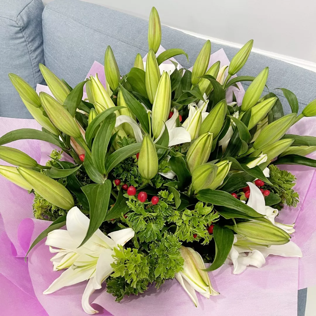 Lily Hand Bouquet 09