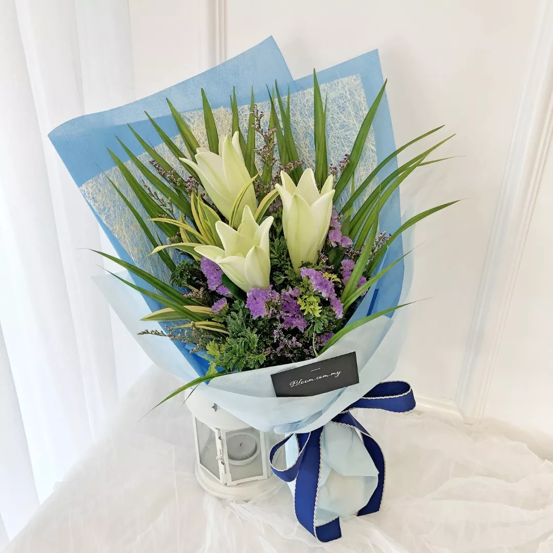 Lily Hand Bouquet 11