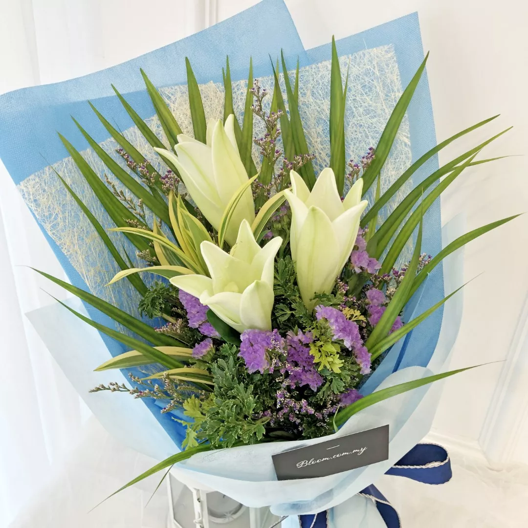 Lily Hand Bouquet 11