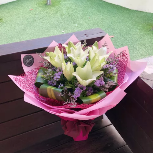 Lily Hand Bouquet 12