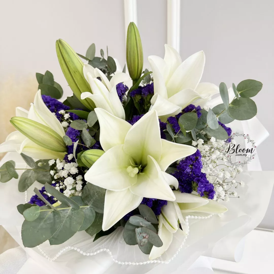 Lily Hand Bouquet 14