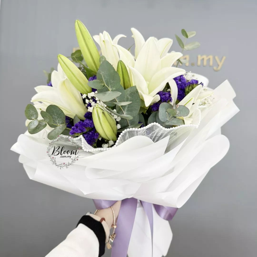 Lily Hand Bouquet 14