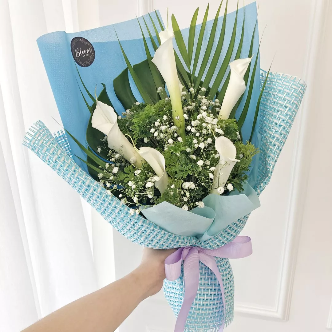 Lily Hand Bouquet 17