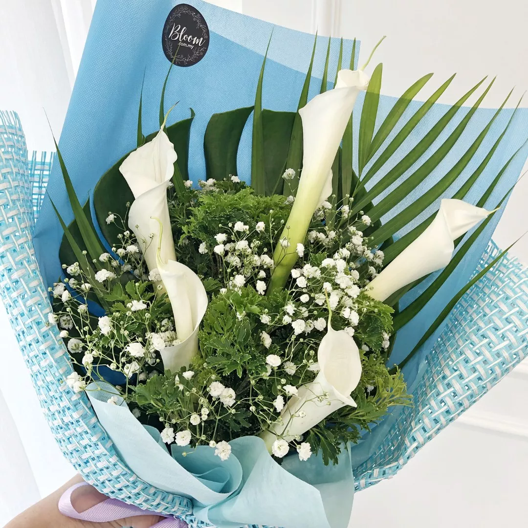 Lily Hand Bouquet 17