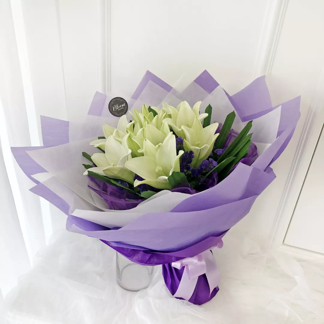 Lily Hand Bouquet 19