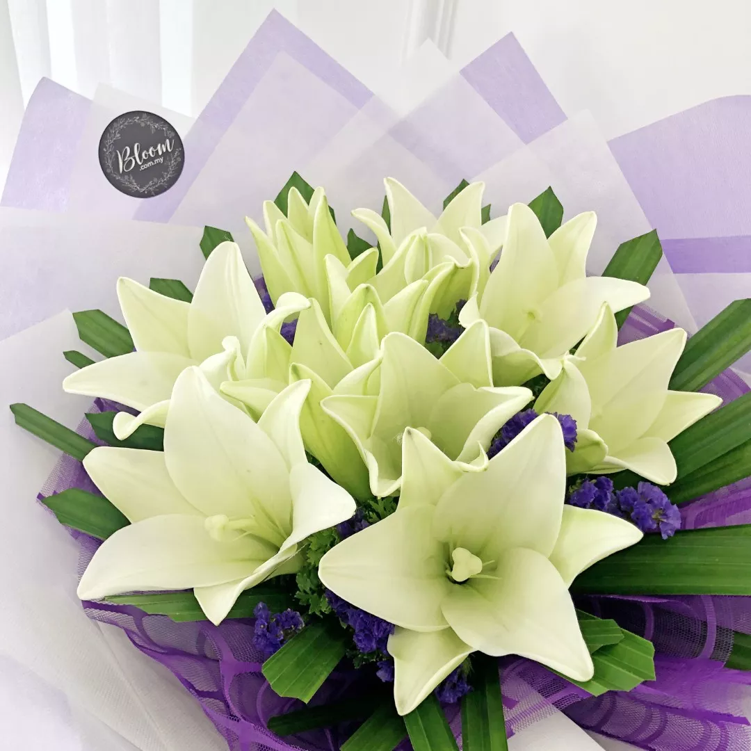 Lily Hand Bouquet 19