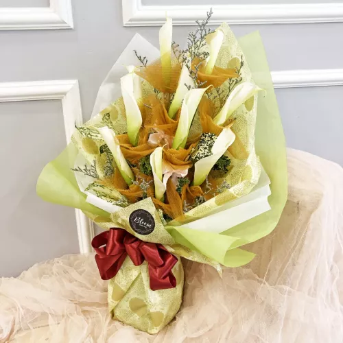 Lily Hand Bouquet 20