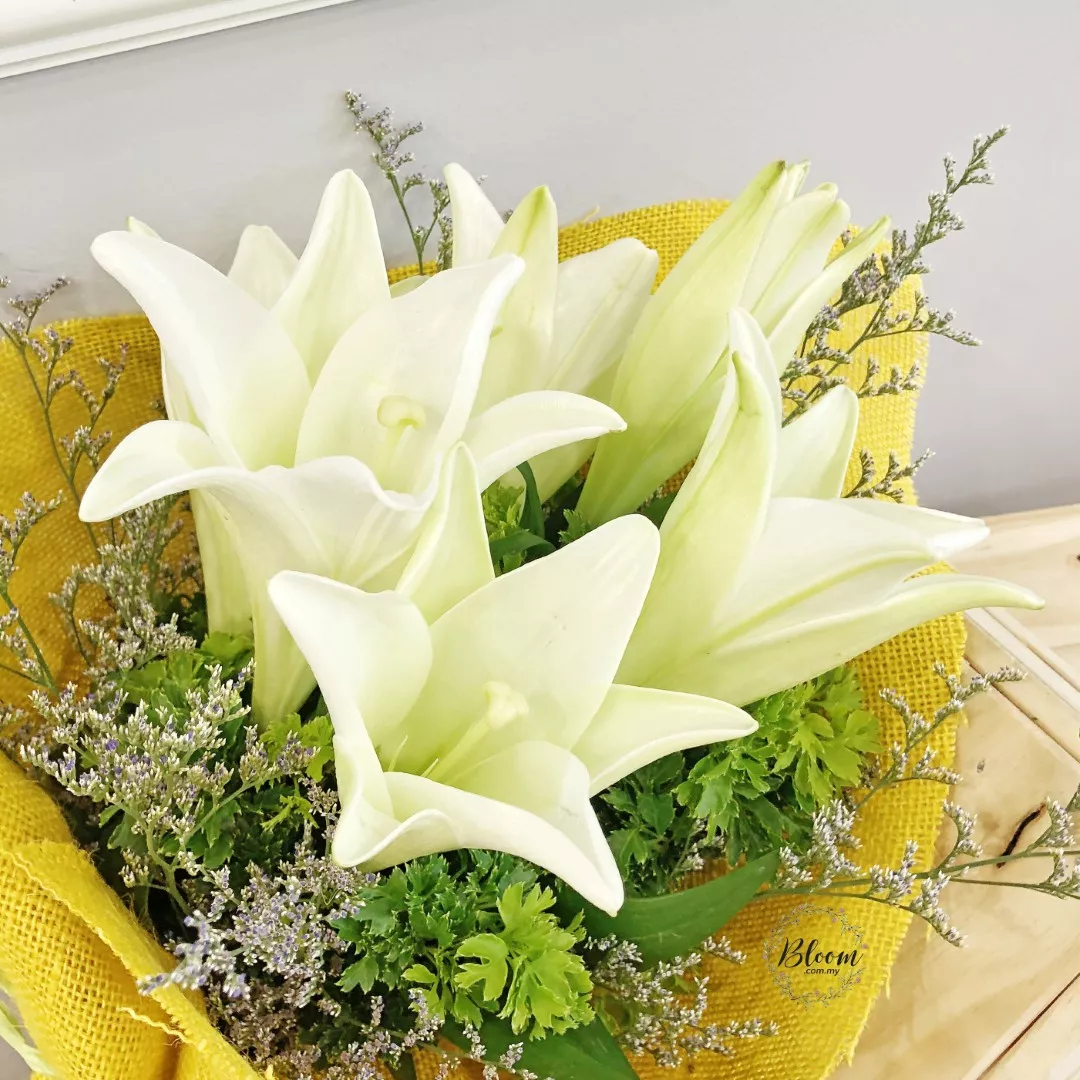 Lily Hand Bouquet 23