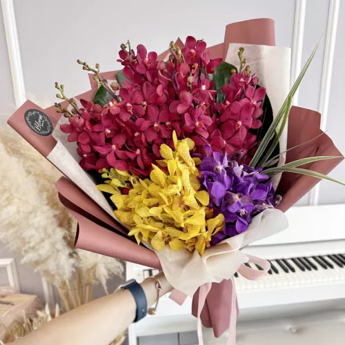 Orchid Hand Bouquet 01