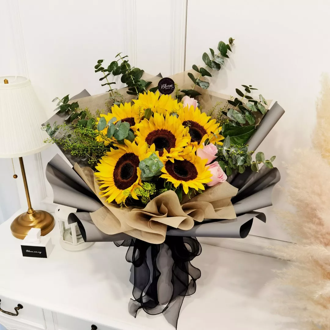 Sunflower Hand Bouquet 12