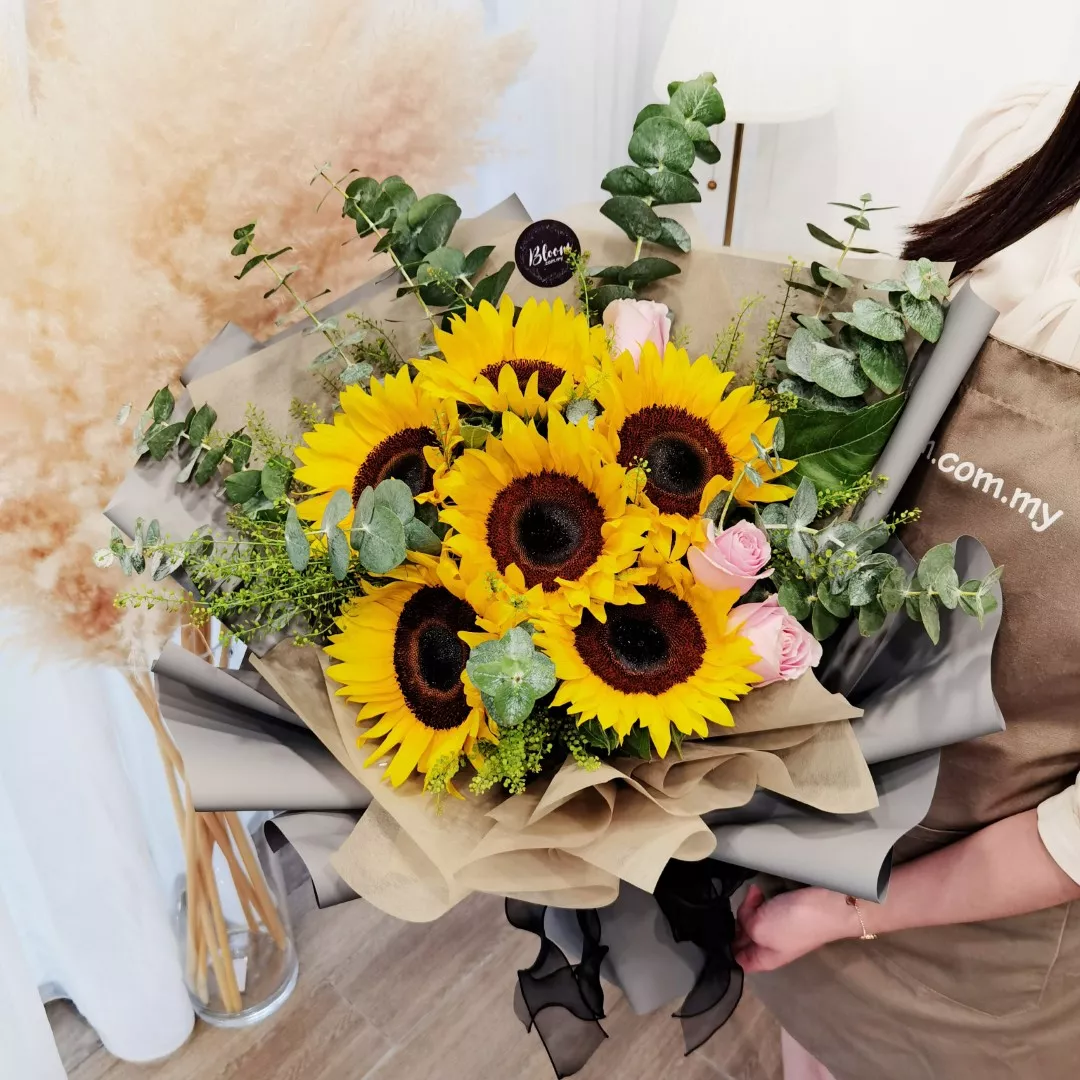 Sunflower Hand Bouquet 12