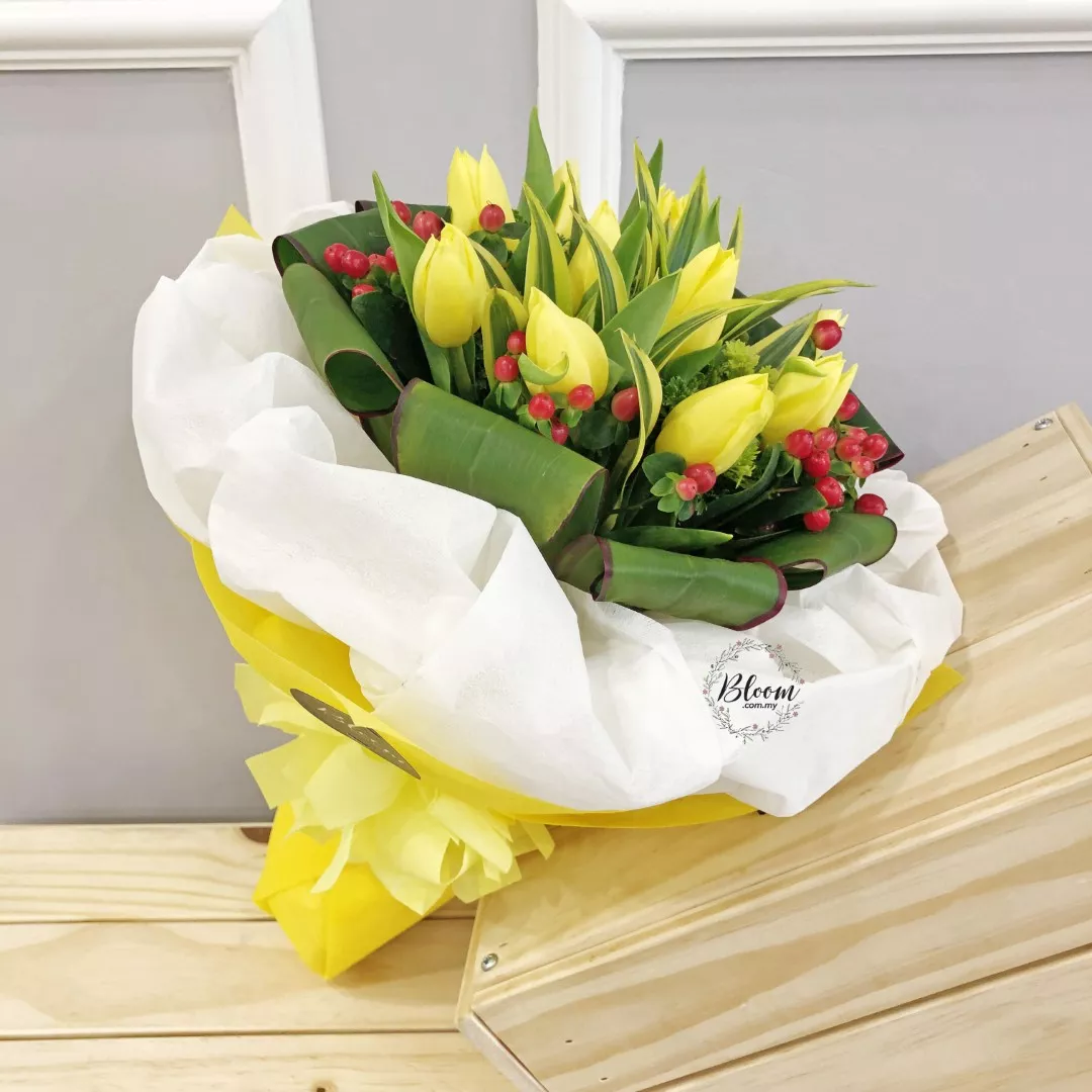Tulip Hand Bouquet 01