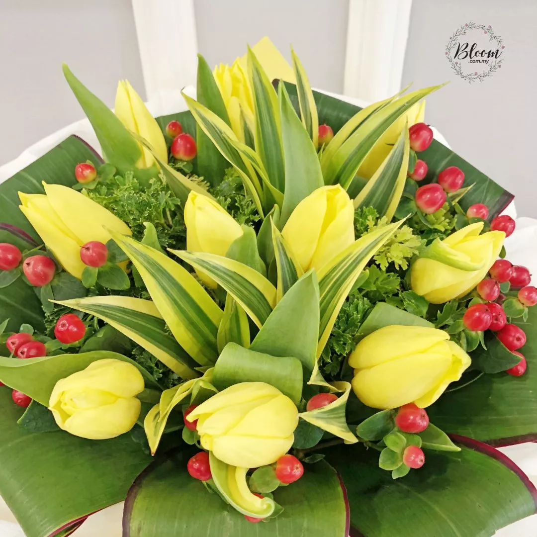 Tulip Hand Bouquet 01
