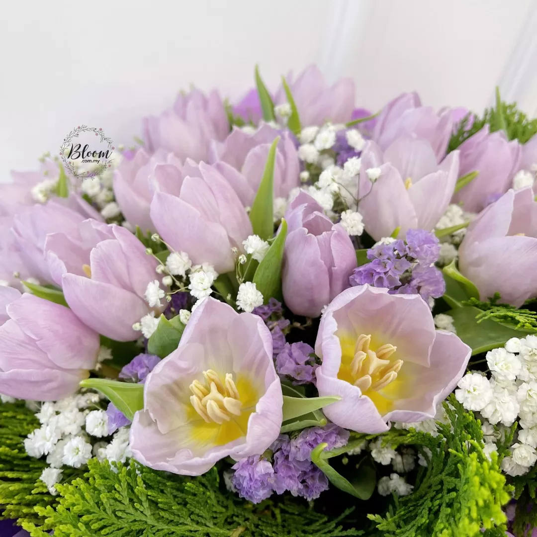 Tulip Hand Bouquet 03