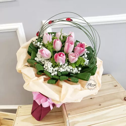 Tulip Hand Bouquet 04