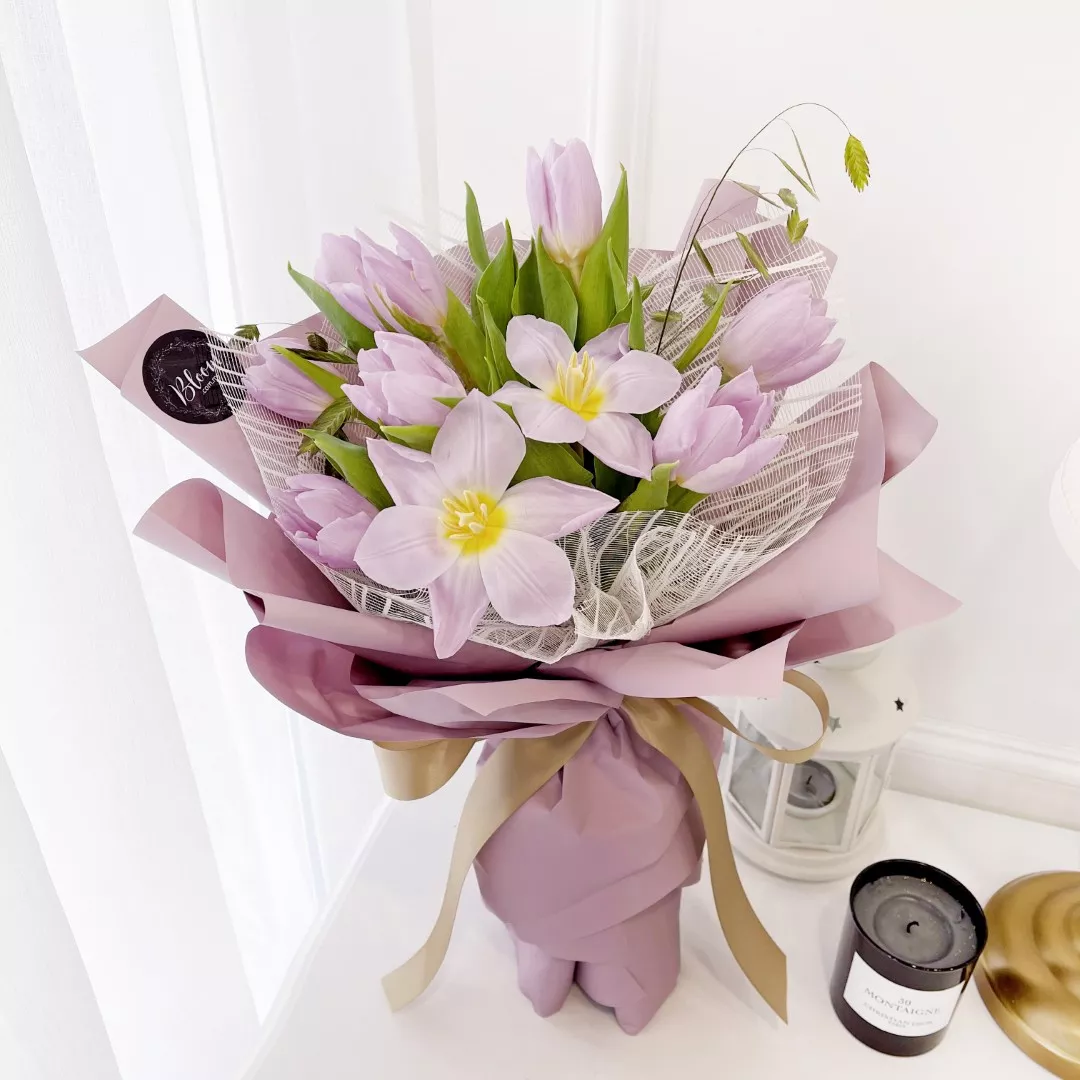 Tulip Hand Bouquet 05