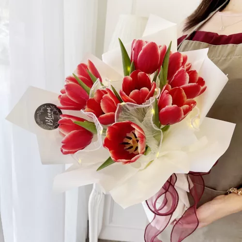Tulip Hand Bouquet 06