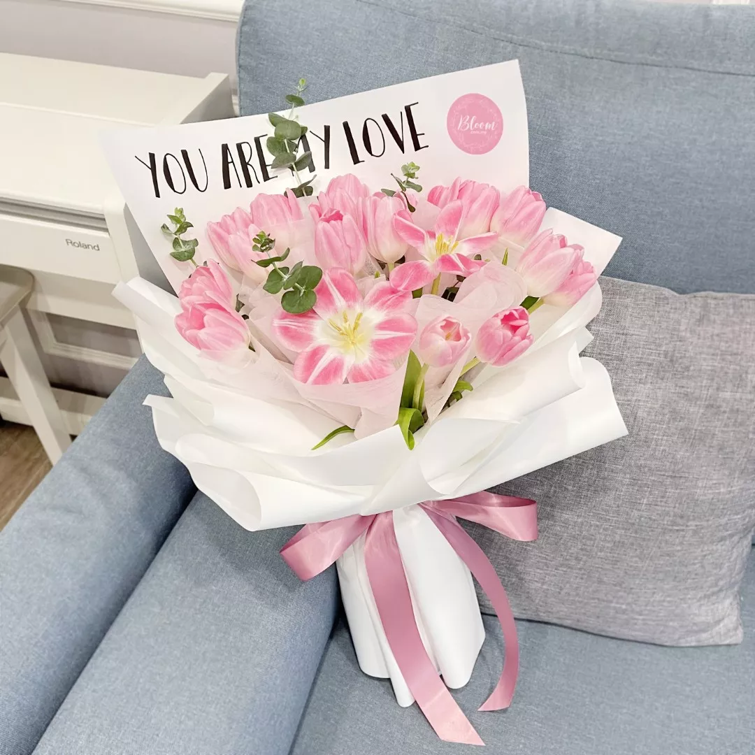 Tulip Hand Bouquet 07