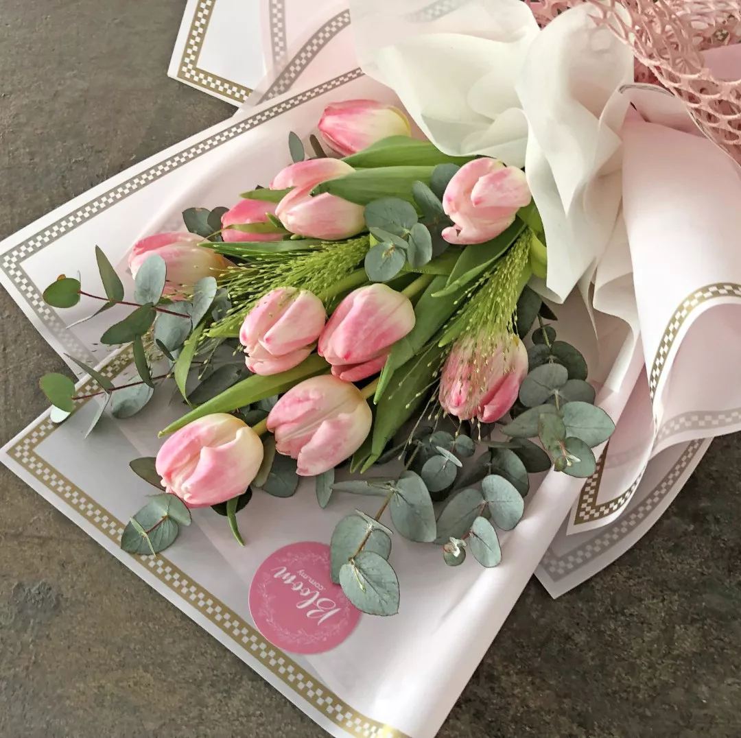 Tulip Hand Bouquet 08