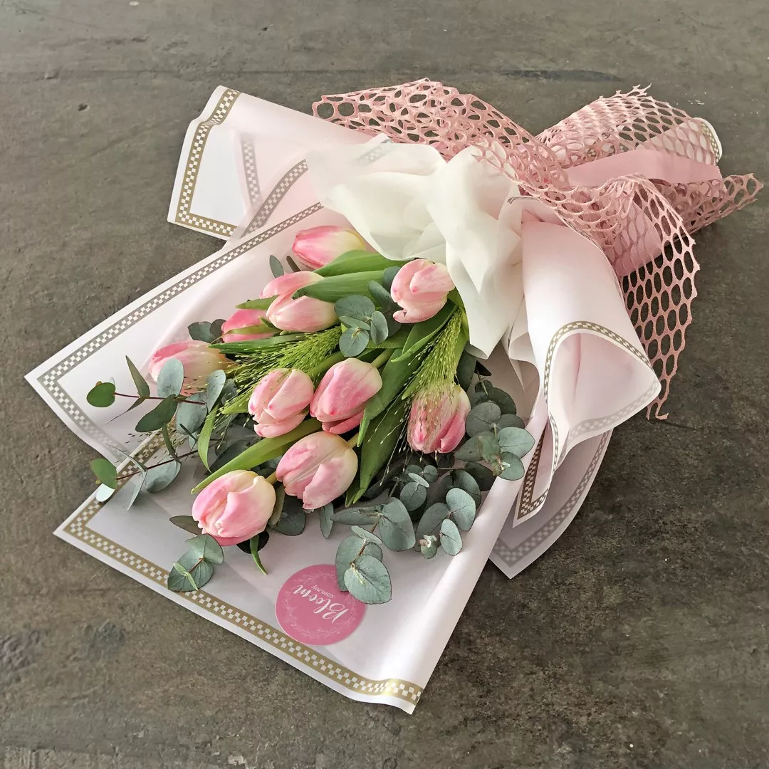 Tulip Hand Bouquet 08