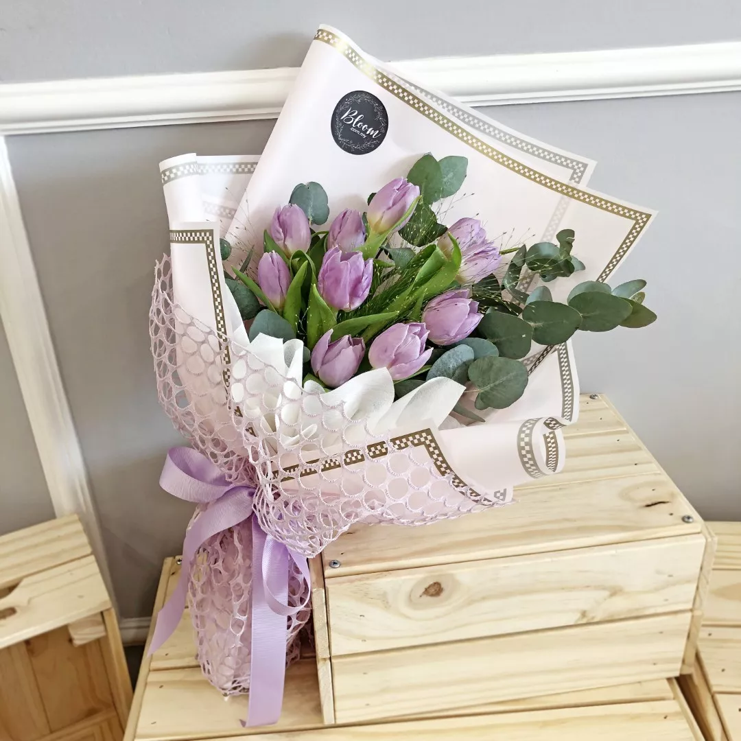 Tulip Hand Bouquet 08