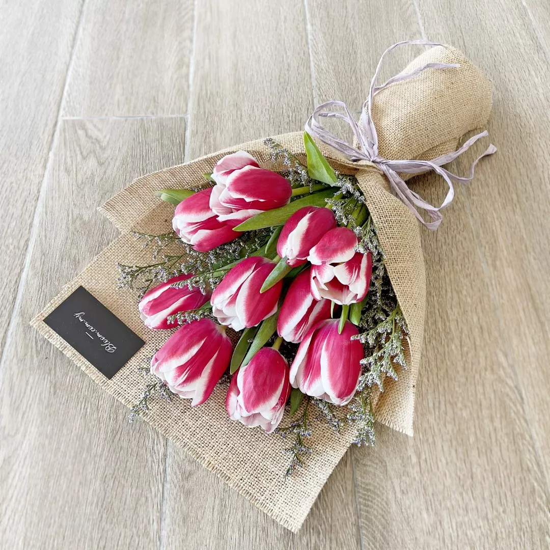 Tulip Hand Bouquet 10