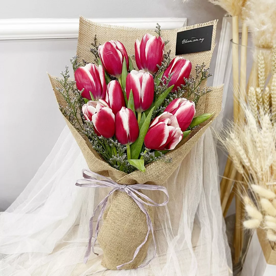 Tulip Hand Bouquet 10