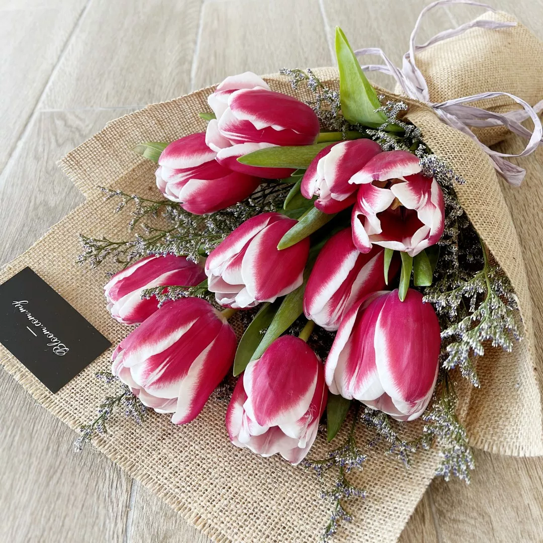 Tulip Hand Bouquet 10