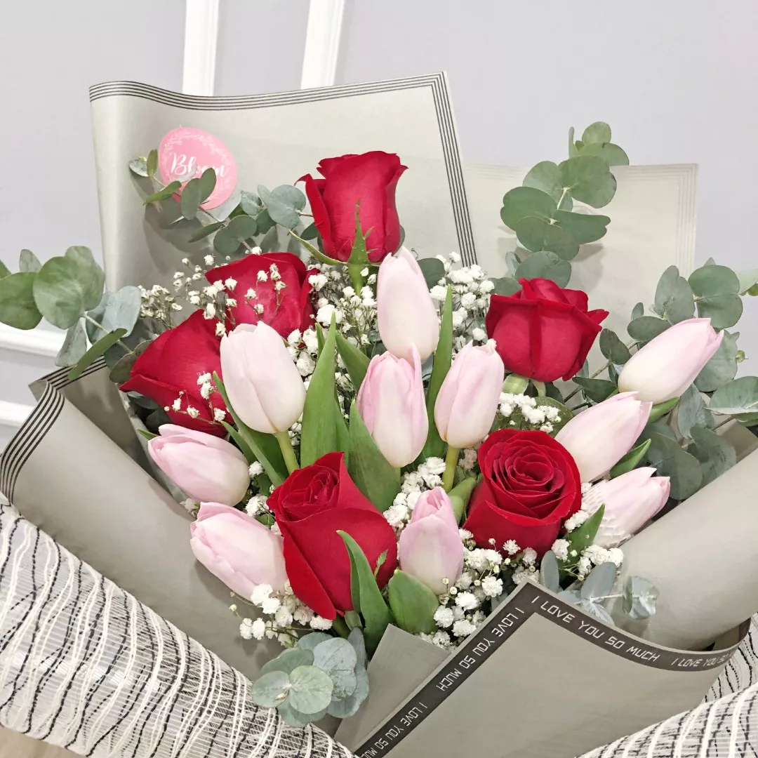 Tulip Hand Bouquet 11