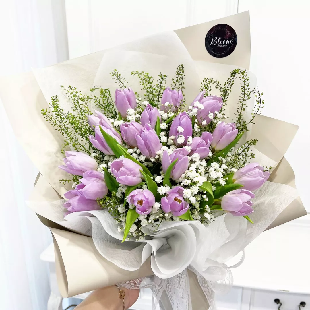 Tulip Hand Bouquet 13