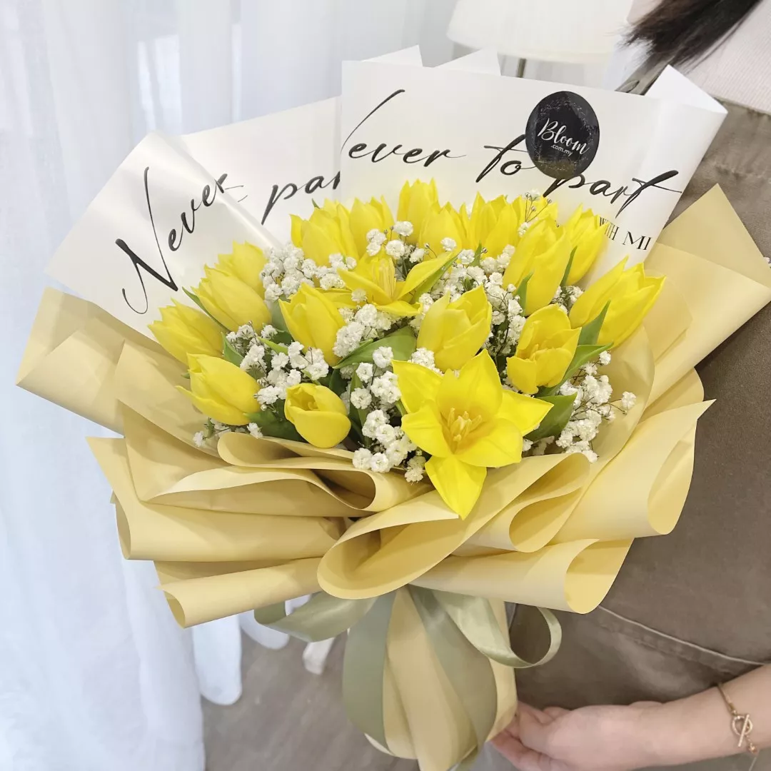 Tulip Hand Bouquet 15