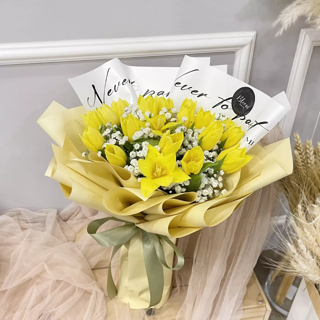 Tulip Hand Bouquet 15