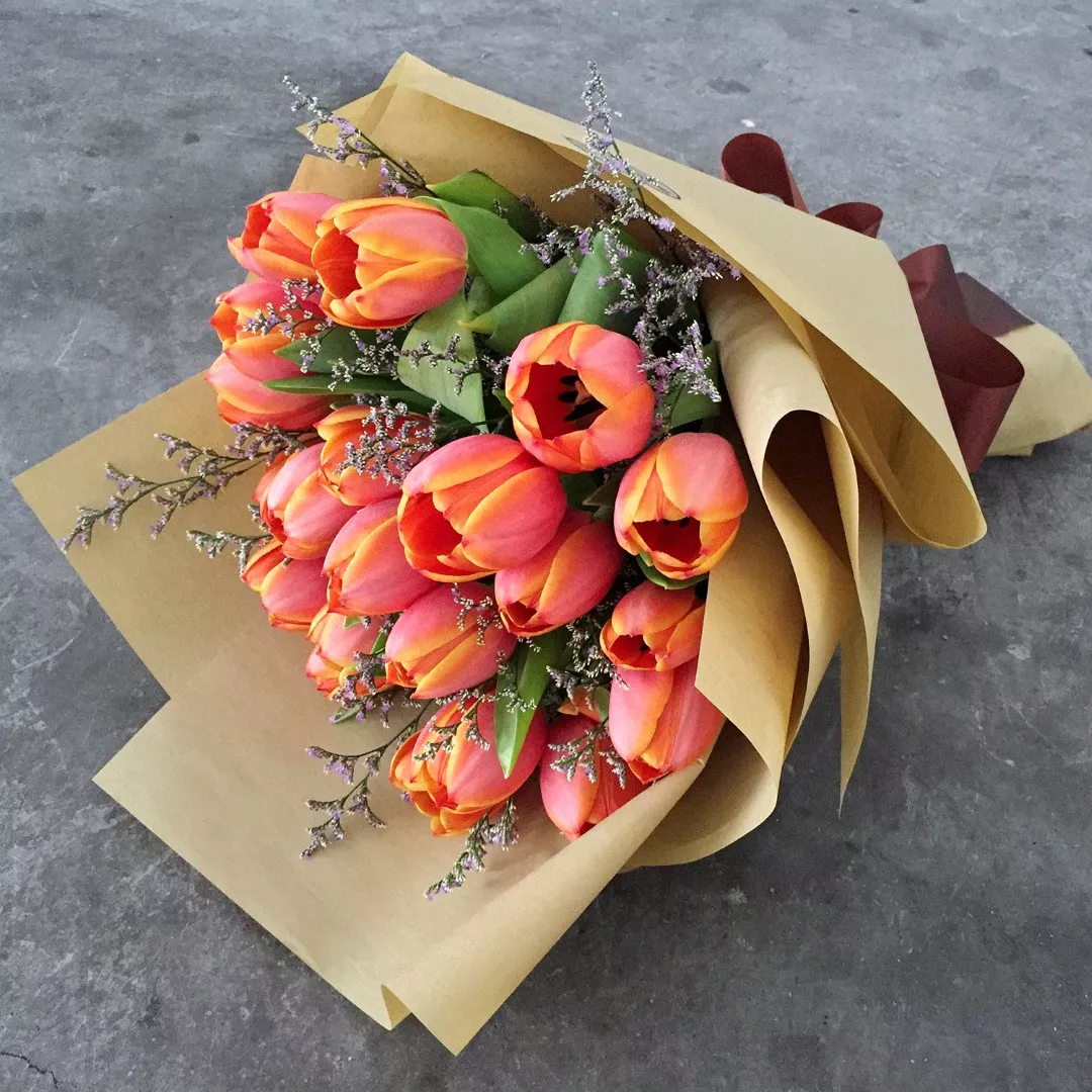 Tulip Hand Bouquet 16
