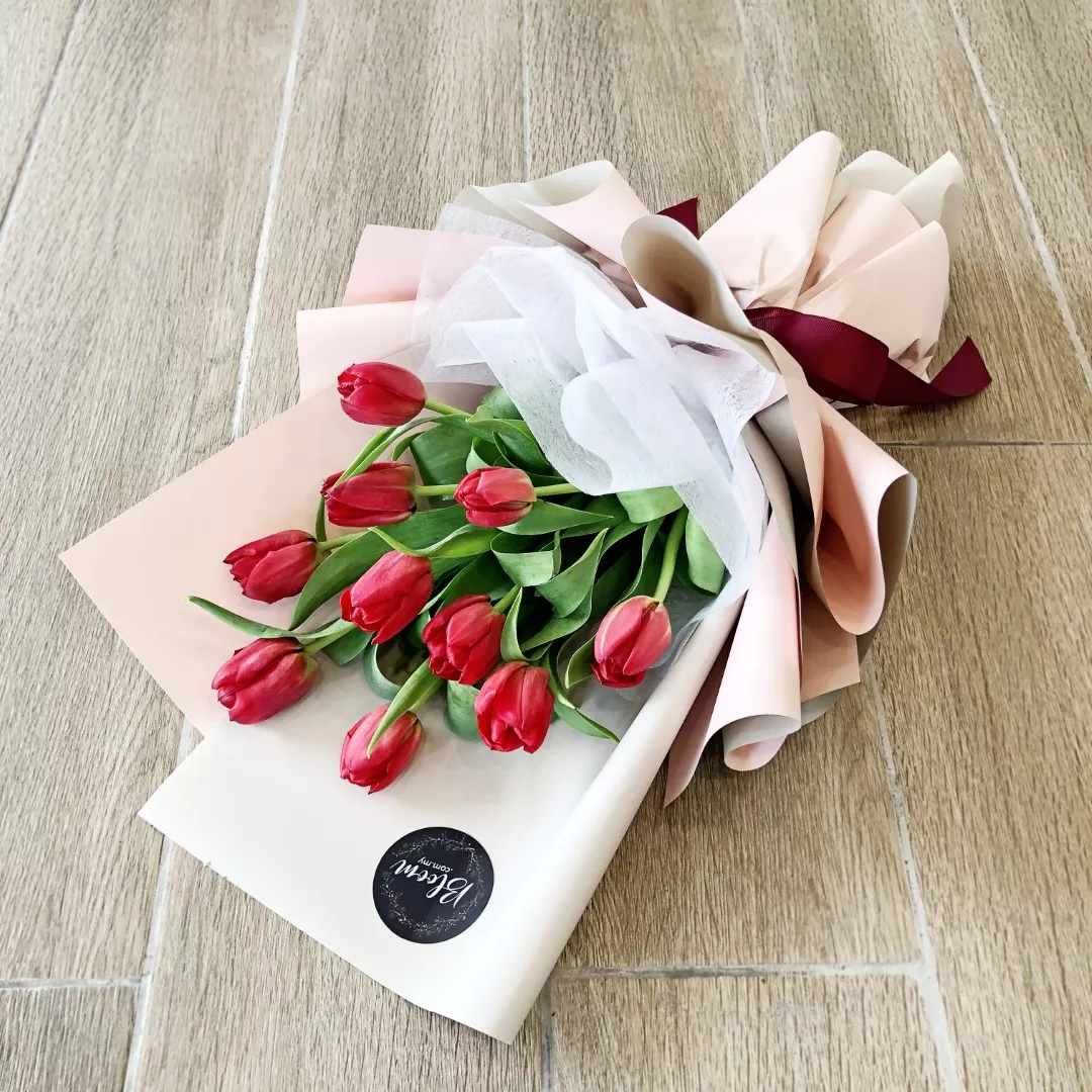 Tulip Hand Bouquet 17