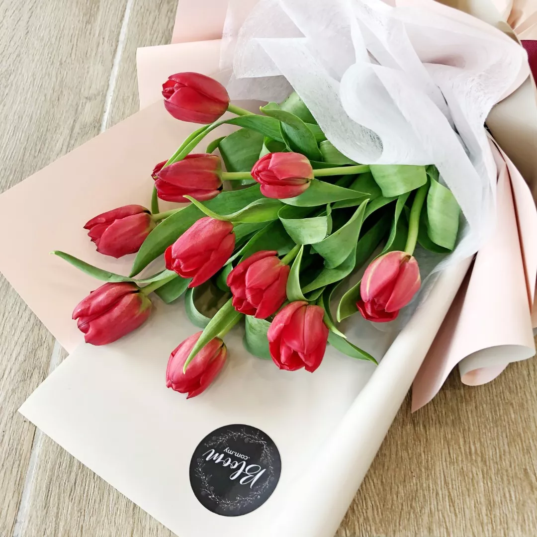 Tulip Hand Bouquet 17