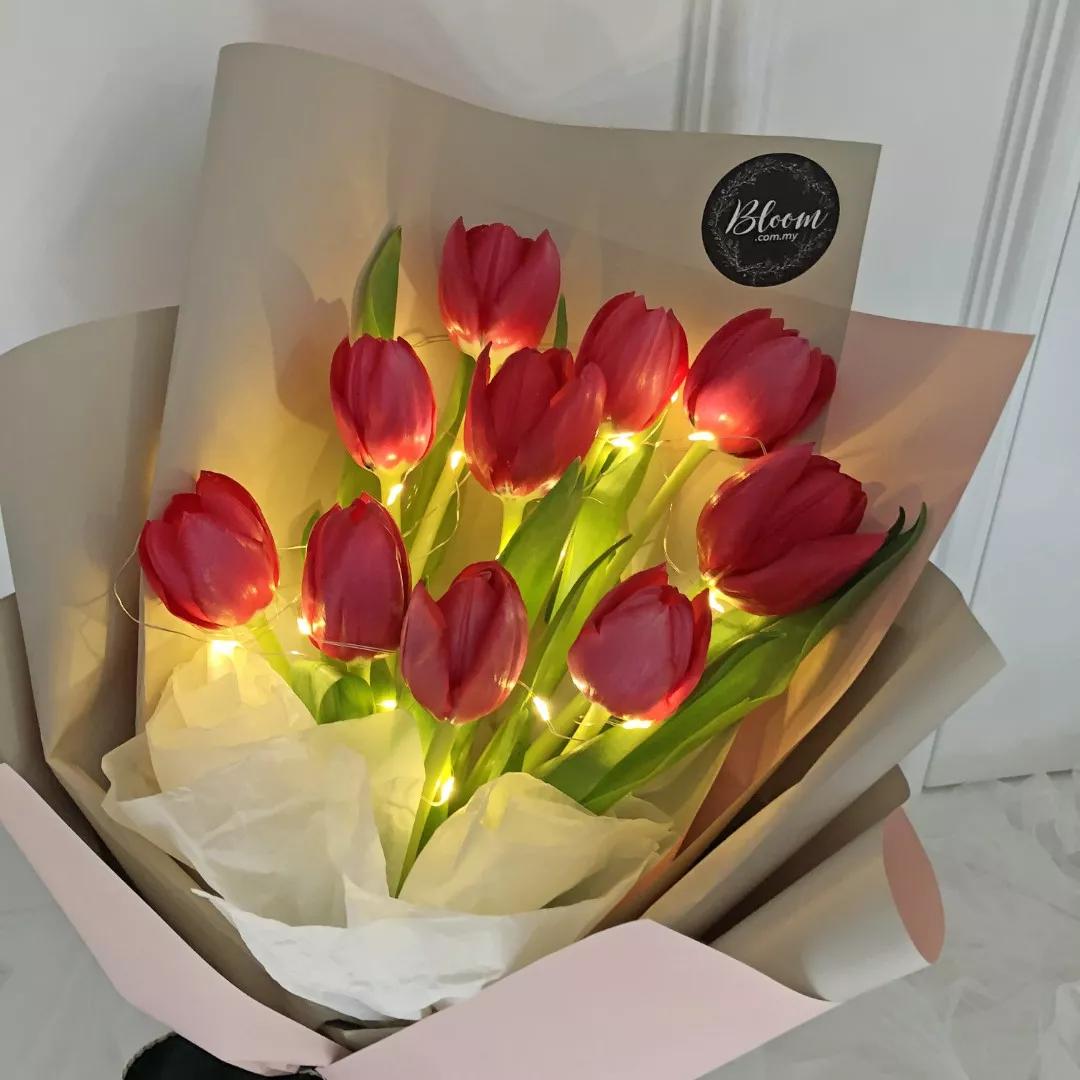 Tulip Hand Bouquet 17