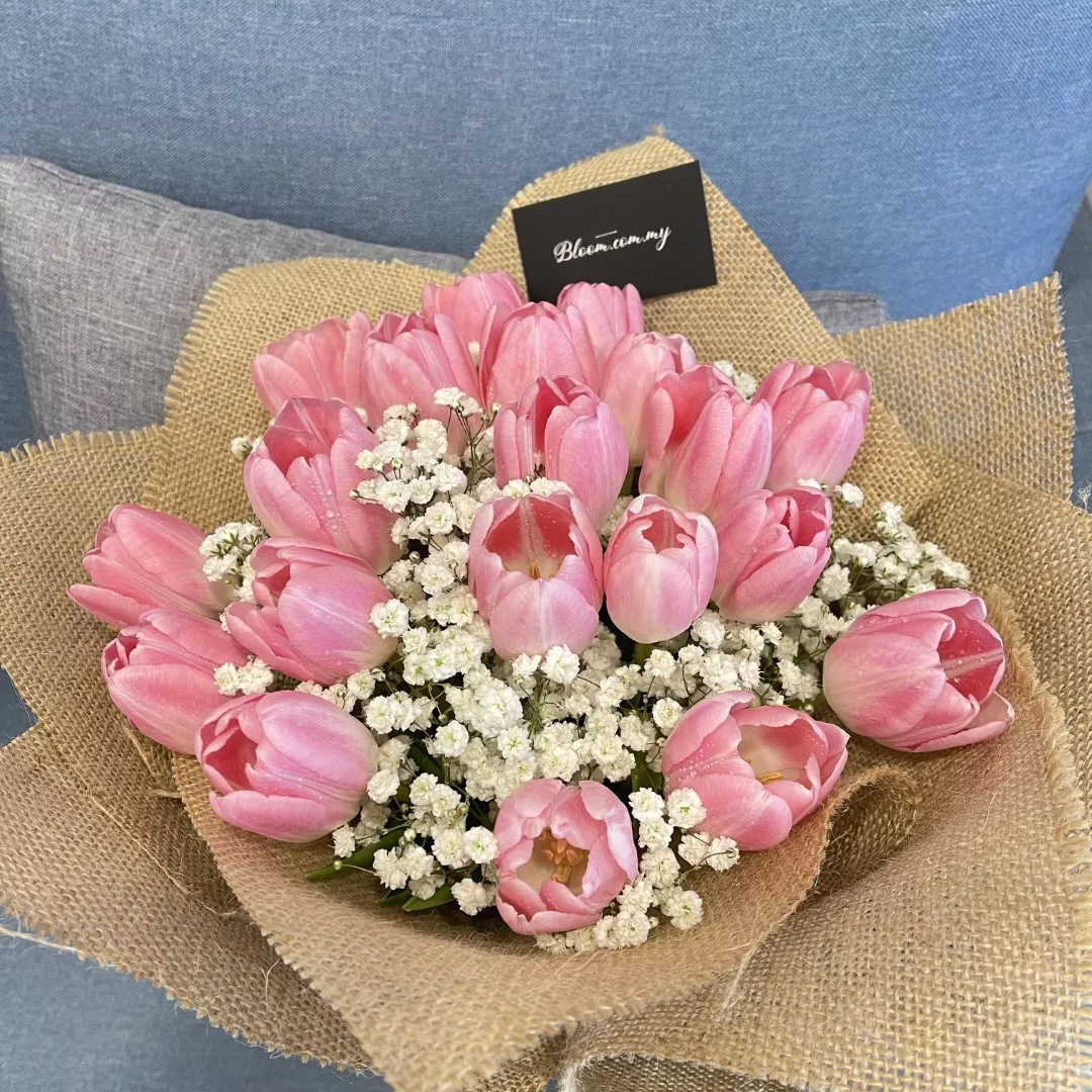 Tulip Hand Bouquet 18