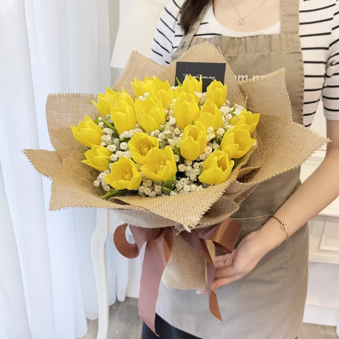 Tulip Hand Bouquet 18